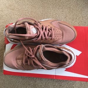 Nike Hurrache- Dusted Clay/Womens sz 8